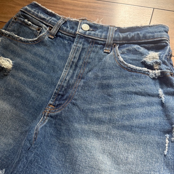 Abercrombie | Size 26 | Curve Love High Rise Mom Shorts 4" - Picture 4 of 7